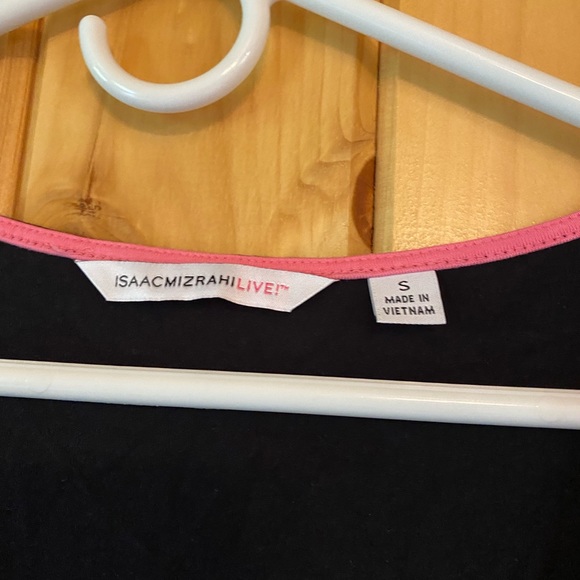 Isaac Mizrahi LIVE! Black Flowy Short Sleeve Top with Pink Outline - Picture 2 of 5